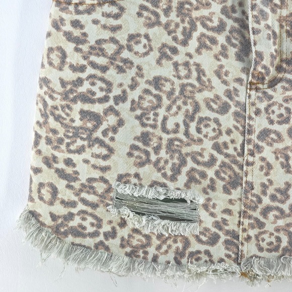 Style Rack Faded Leopard Print Denim Mini Skirt Medium Distressed Animal Mobwife - Picture 11 of 16